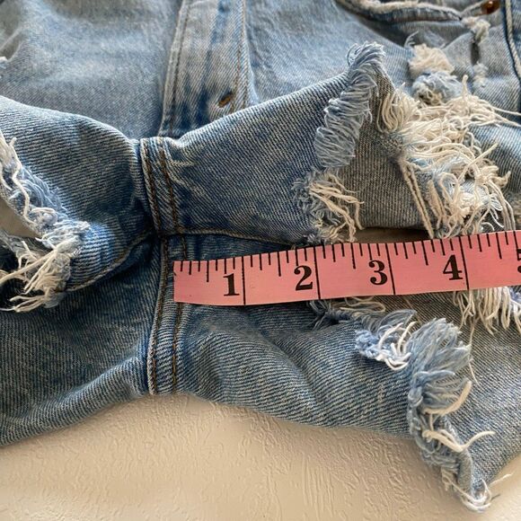 Abercrombie & Fitch High Rise Mom Shorts 26 / 2 Distressed Denim Cutoff Light Wa - Picture 6 of 10